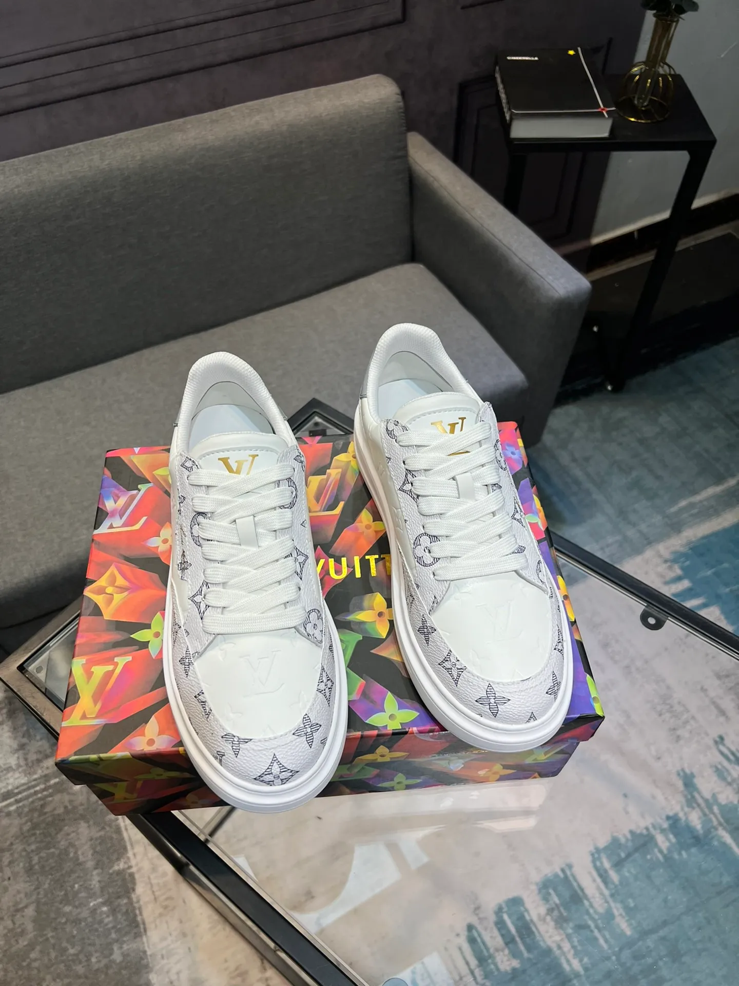 Men's Men's Shoes 💰540 LV Louis Vuitton. The latest fashionable casual shoes are popular in physical stores. The new spring and summer comfortable imported custom patent leather plus cowhide, cowhide mesh, and unique jacquard fabric element design. With sheepskin lining, Lv original base, [sun][sun] high-end packaging and high quality💪Details determine quality, welcome to compare🇮🇹Code number 38-44, 45 can be customized